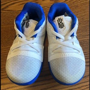 Nike Kyrie Size 6C Sneakers